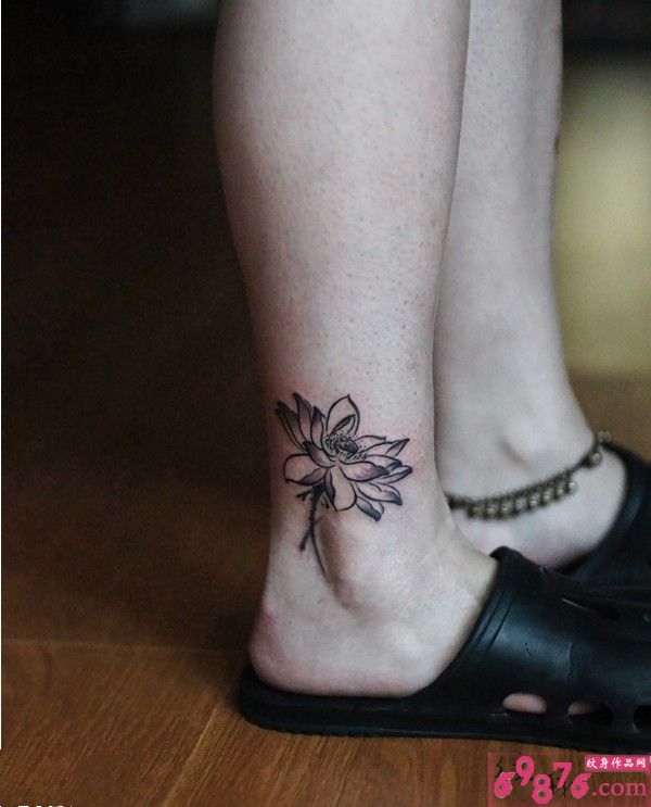 脚踝荷花刺青图片