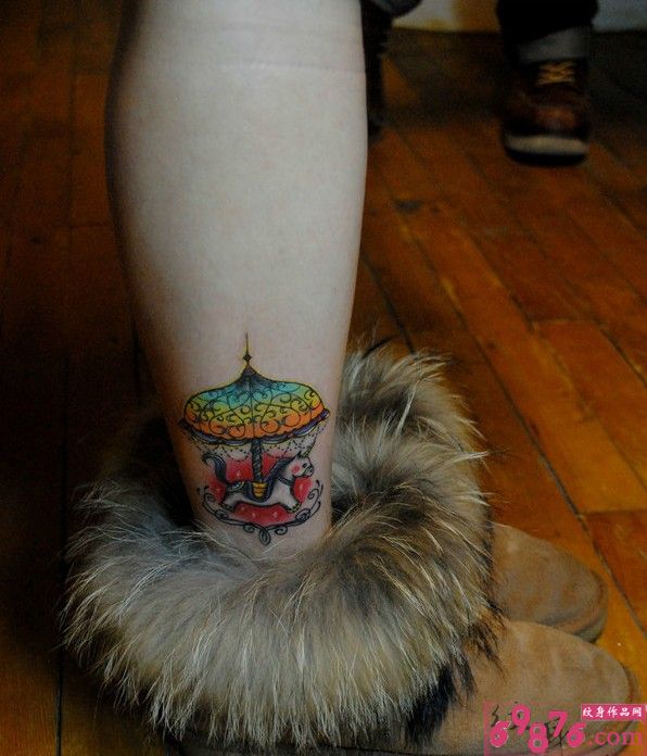 脚踝旋转木马纹身图案图片