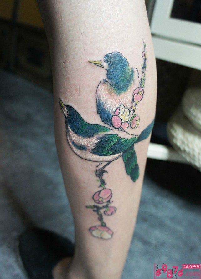 中国风喜鹊和梅花水墨纹身图片