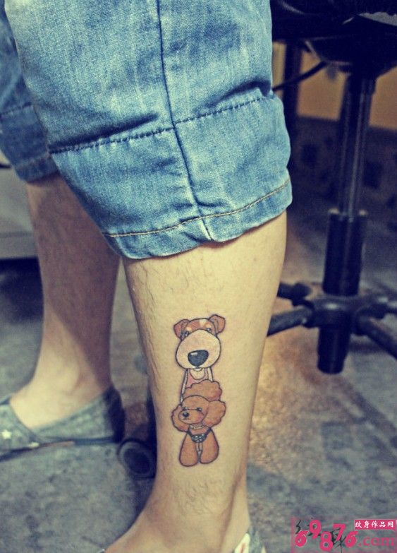 腿部可爱狗狗玩偶纹身图片