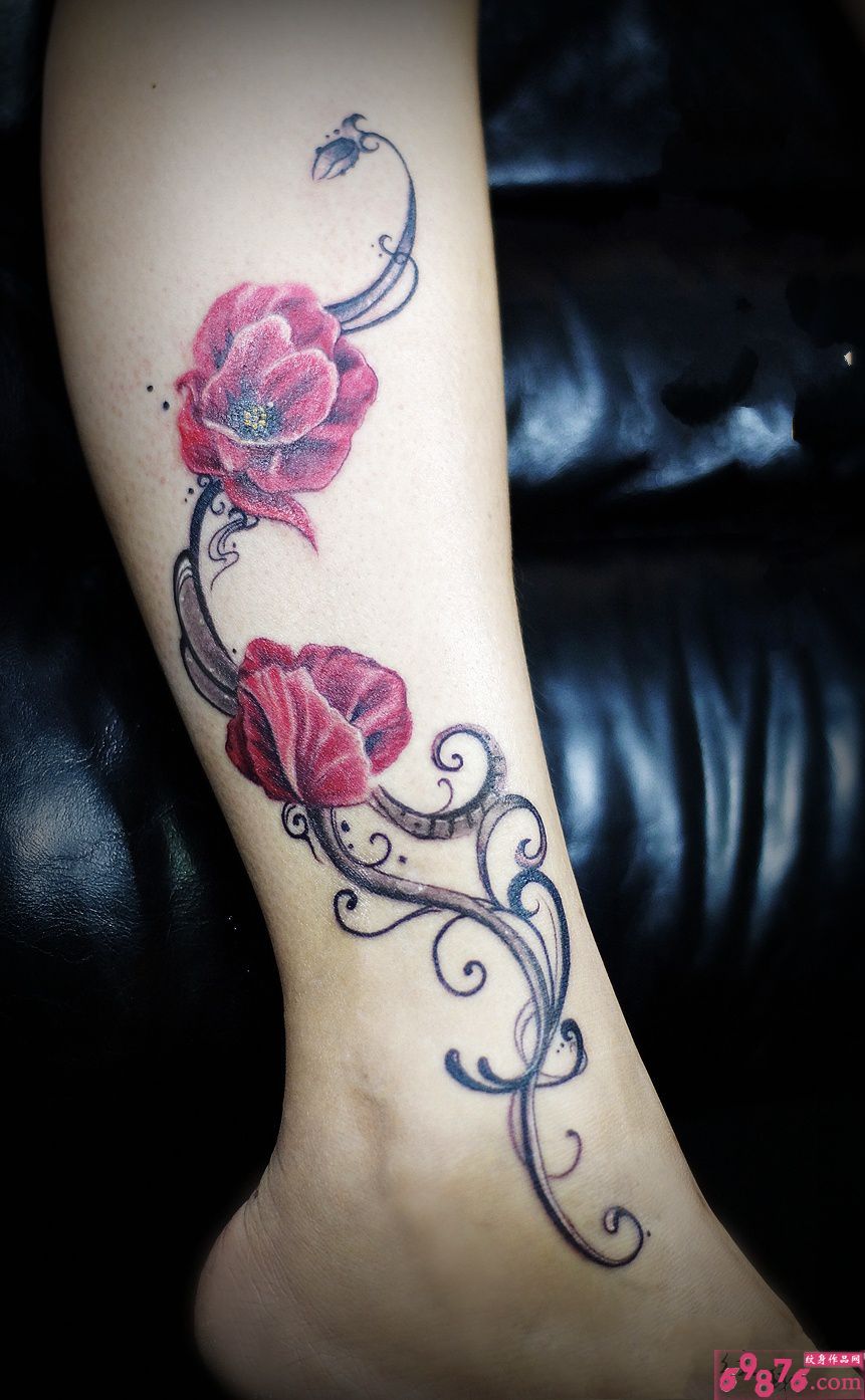 花藤上的花朵小腿纹身图片