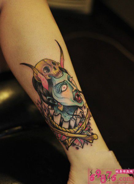 小腿恶魔骷髅个性纹身图片