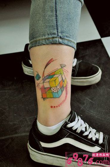 记忆魔方小腿纹身图片