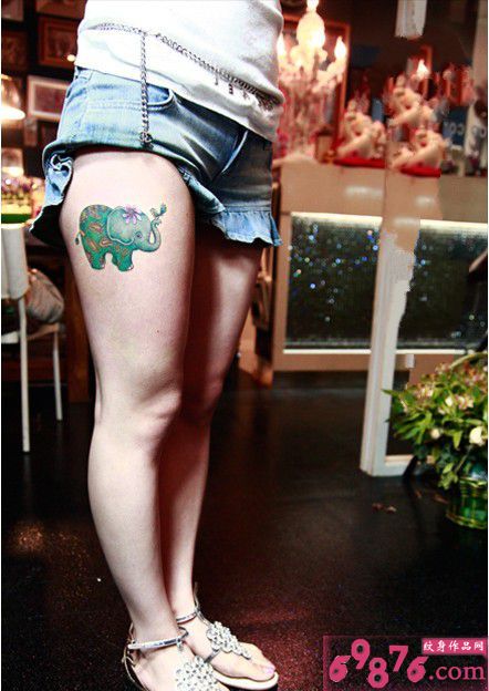 女生夏日清爽绿色小象纹身图片