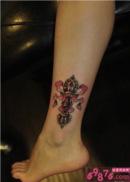 信仰金刚杵小腿纹身图片