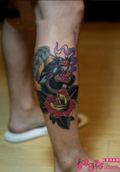 霸气怒吼黑豹小腿纹身图片