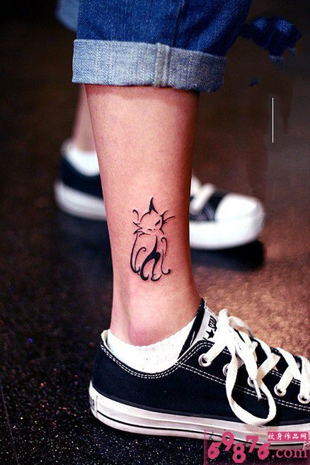 猫咪图腾小腿纹身图片