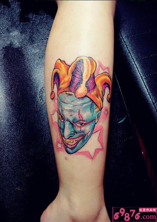 彩色个性小丑头像纹身图片