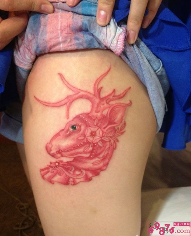 创意红色独角兽腿部纹身图片