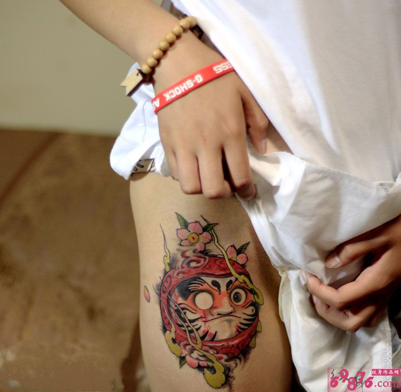 性感美腿日式达摩创意纹身图片