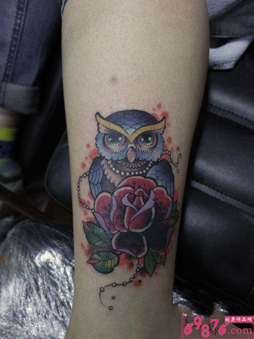 欧美风玫瑰猫头鹰纹身图片