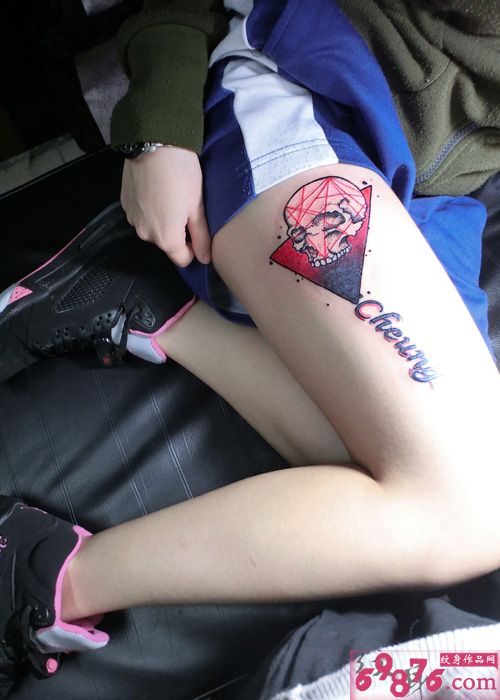 创意设计三角骷髅大腿纹身图片