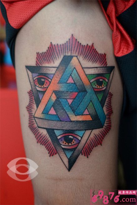 腿部三角设计纹身图片