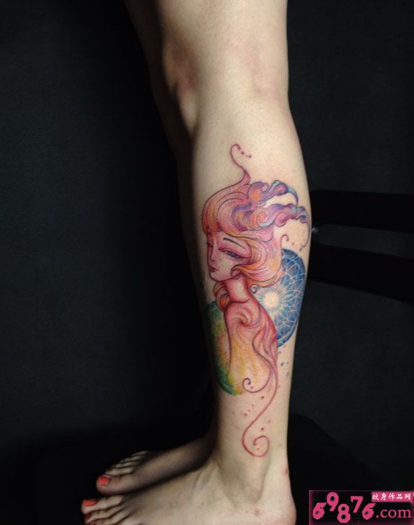 复古唯美精灵美女小腿纹身图片