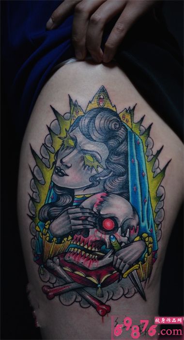 女神与骷髅创意大腿纹身图片
