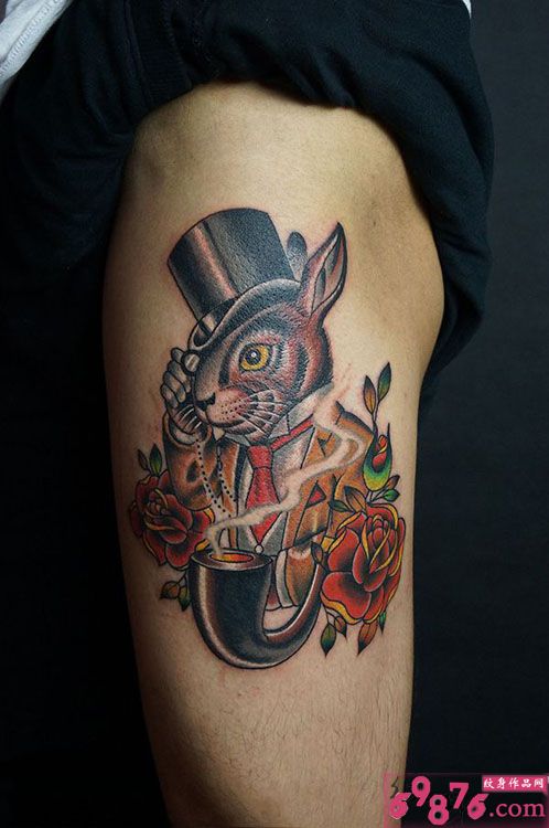 创意侦探兔先生大腿纹身图片