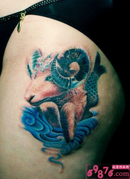 可爱摩羯座大腿纹身图片