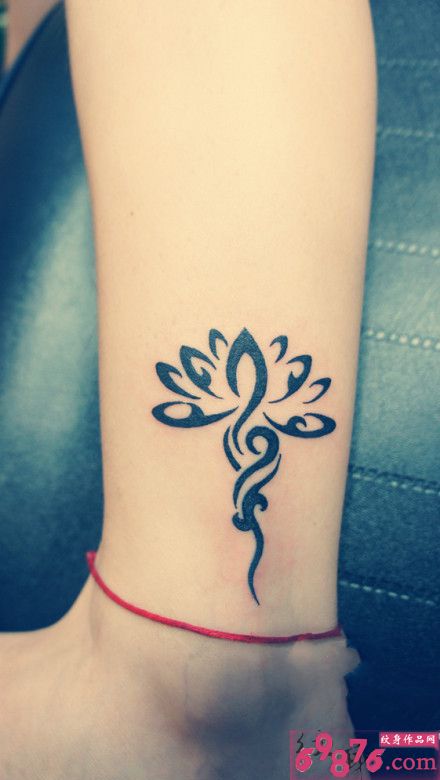 创意莲花图腾脚踝纹身图片