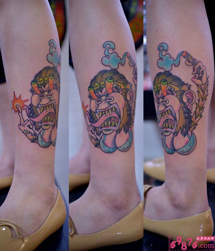 创意抽烟母猴子小腿纹身图片