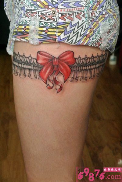 性感蕾丝蝴蝶结大腿纹身图片