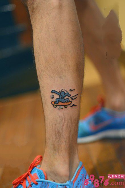 创意卡通滑板小人小腿纹身图片
