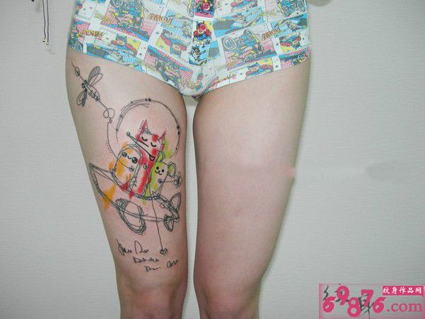 创意飞碟外星人大腿纹身图片