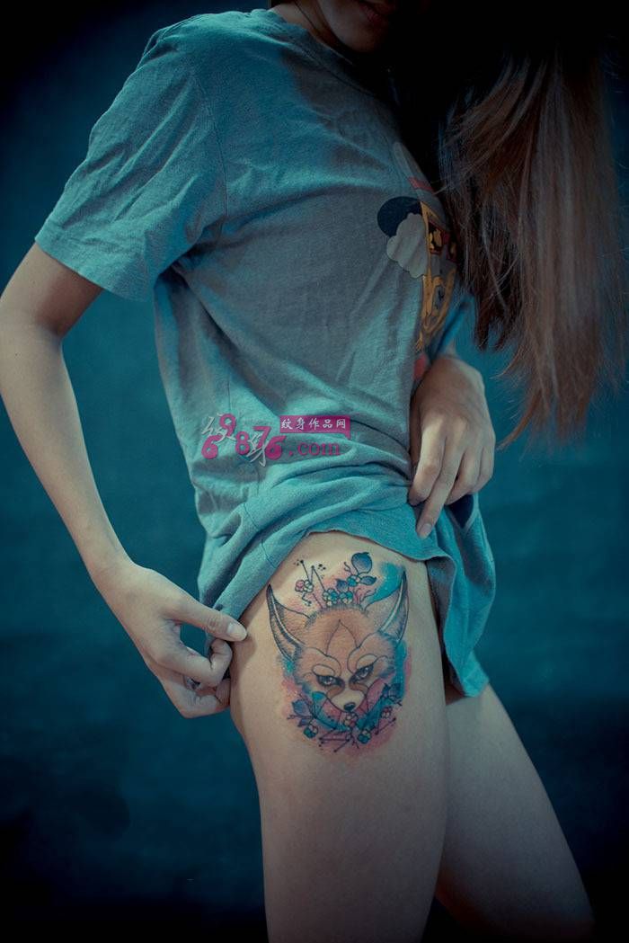 长腿美女小狐狸时尚纹身图片