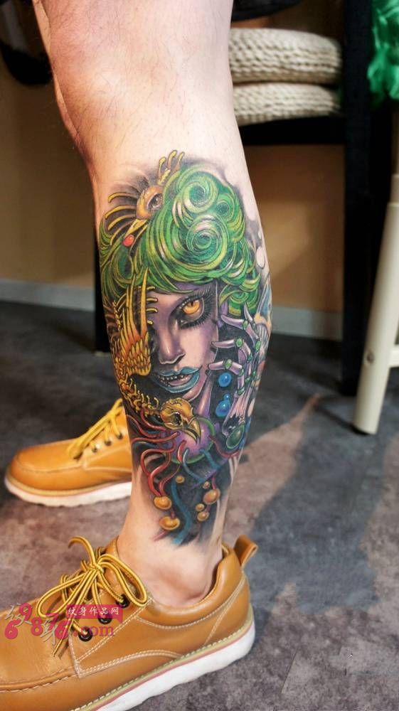 妖艳食骸鸟花小腿纹身图片