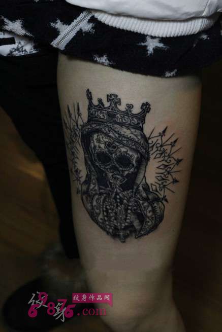 欧美骷髅国王大腿复古纹身图片