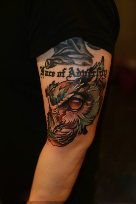 创意大腿油画鹰头纹身图片