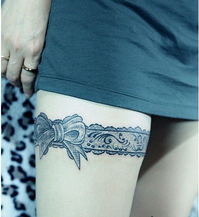 女人大腿内侧纹身,超级性感!图片