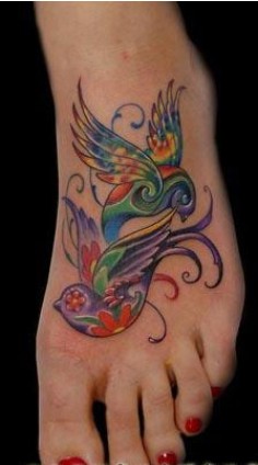 美女脚部脚背小鸟纹身图图片