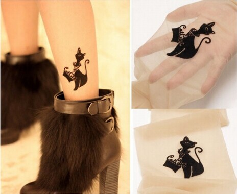 女生脚部优雅小黑猫纹身图图片