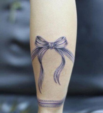 女孩子腿部时尚的蝴蝶结纹身图片图片