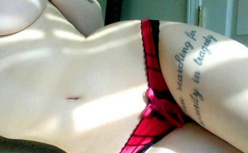 大腿内侧性感纹身图片图片