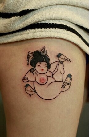 男性腿部可爱的日本艺妓纹身图案纹身图片