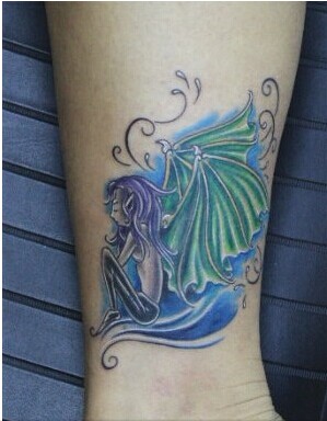 女生腿部唯美彩色精灵翅膀纹身图案图片