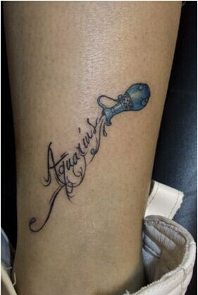 时尚男生腿部唯美花瓶英文纹身图案图片