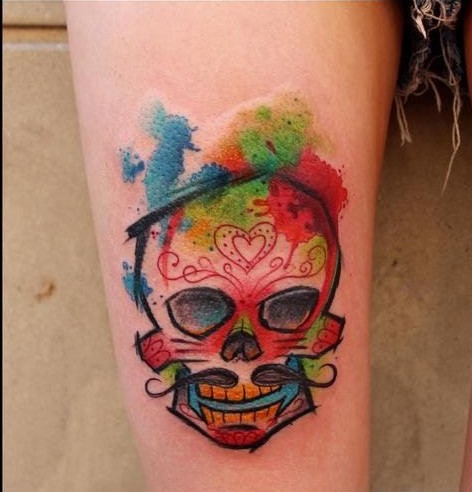 腿部彩色割线骷髅头文身作品图片