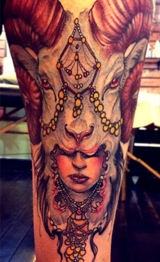 一款腿部个性彩色羚羊纹身图案图片