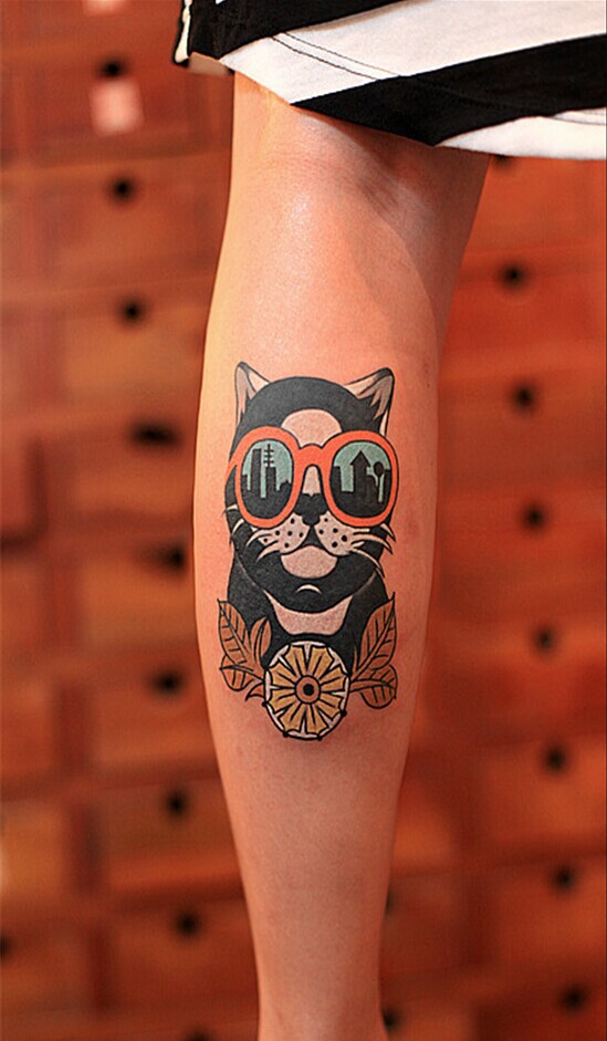 女性腿部彩色狗狗纹身图案图片