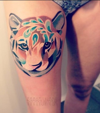 大腿上野性十足的虎头纹身图图片