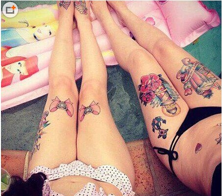 女性腿部彩色纹身图案图片