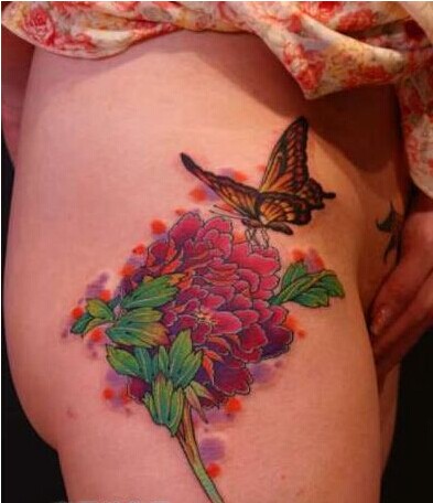 性感美女腿部漂亮的彩色牡丹花蝴蝶纹图片