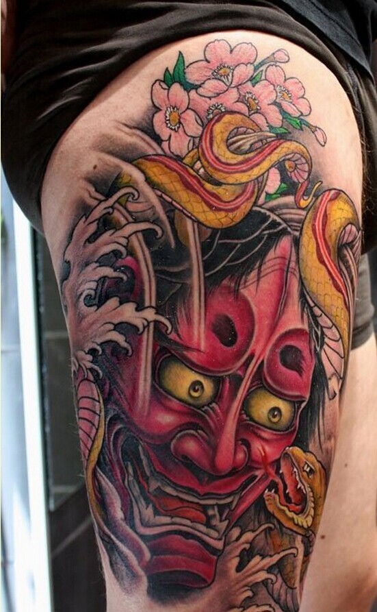 腿部彩色般若蛇纹身图案图片