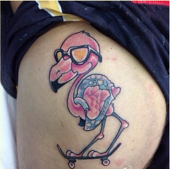 漂亮女性腿部滑板火烈鸟纹身图案推荐图片