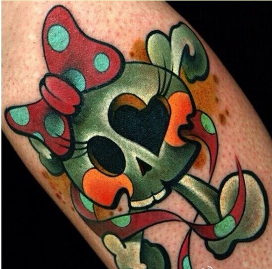 腿部个性卡通骷髅头纹身图案图片