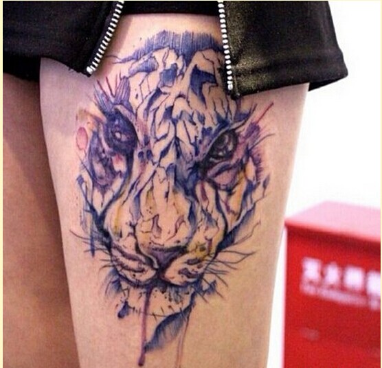 女性腿部个性泼墨老虎头纹身图案图片