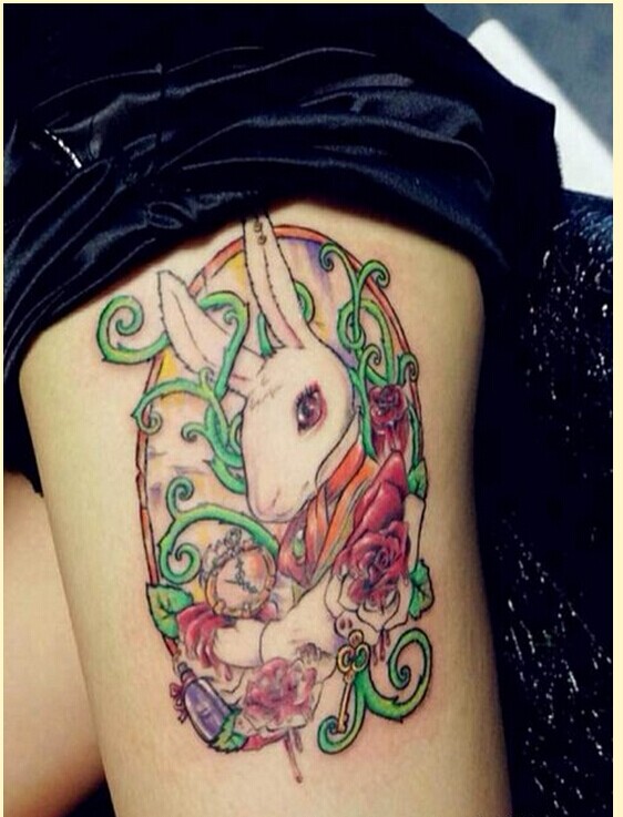 女性腿部漂亮彩色兔子纹身图案图片