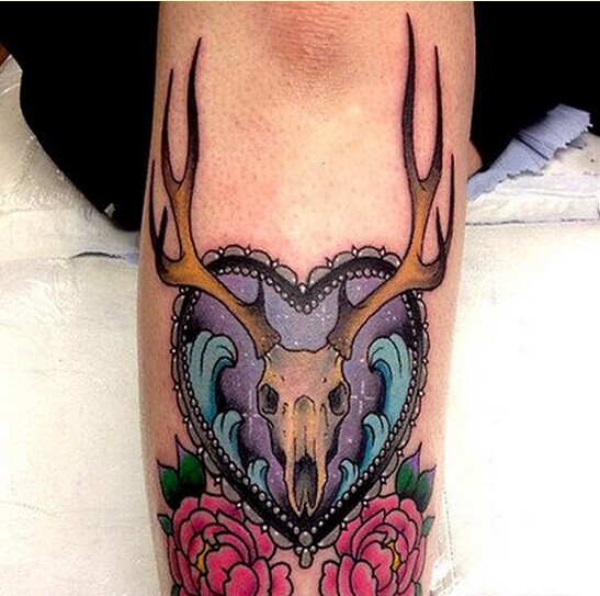 腿部个性爱心羚羊玫瑰花纹身图案图片